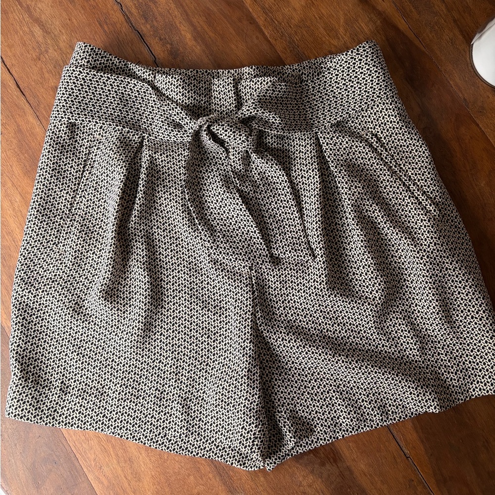 H&M High-Waisted Patterned Shorts - Picture 2 of 5